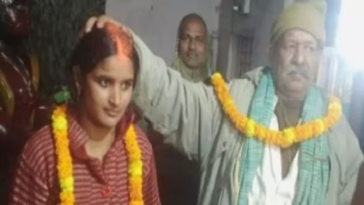 गोरखपुर: 70 साल के ससुर ने 28 साल की बहू से रचाई शादी, सोशल मीडिया पर वायरल हो रही तस्वीर
