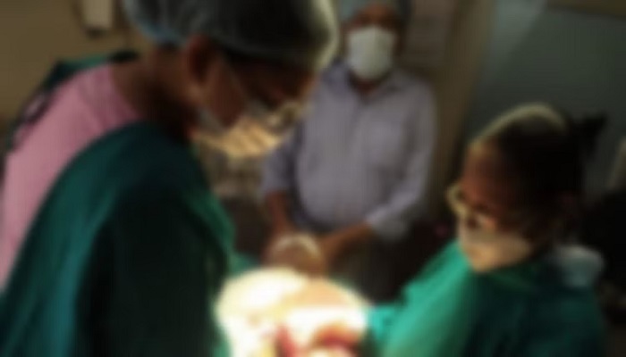गोरखपुर: बिना बेहोश किए ही हाथ-पैर पकड़ के करवा रहे थे गर्भपात, नर्स ने बताया ऑपरेशन थिएटर का खौफनाक सच